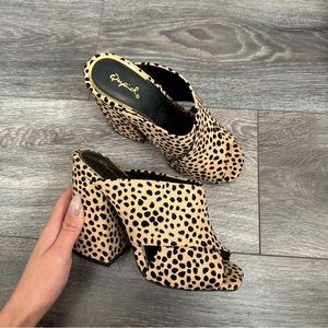 NEW SZ 7 Qupid Leopard Cheetah Print Chunky Heels